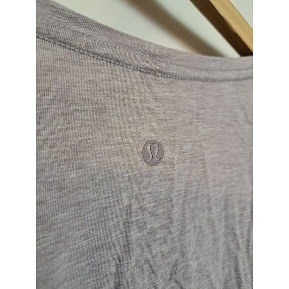 Lululemon Light Purple T-shirt Women's V-neck Gym Athletic Sz M - Picture 2 of 4